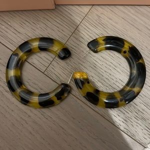 Cult Gaia Tortoise Hoops